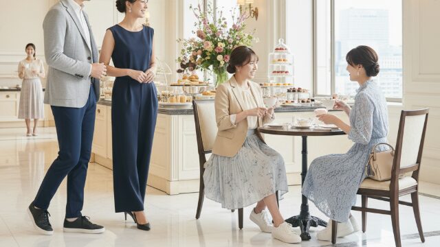 ホテルランチはスニーカーでも大丈夫？服装マナーやコーデ例を解説！